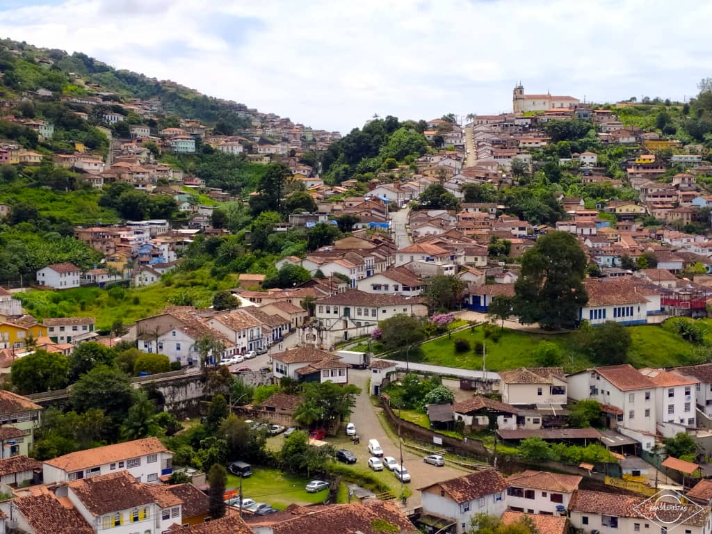 Calles empinadas de la ciudad de Ouro Preto