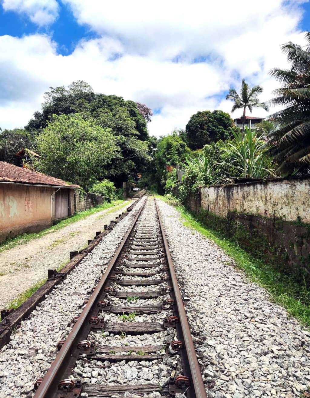 Vías del tren que unían Mariana y Ouro Preto