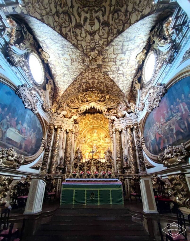 Interior de la iglesia matriz de Tiradentes